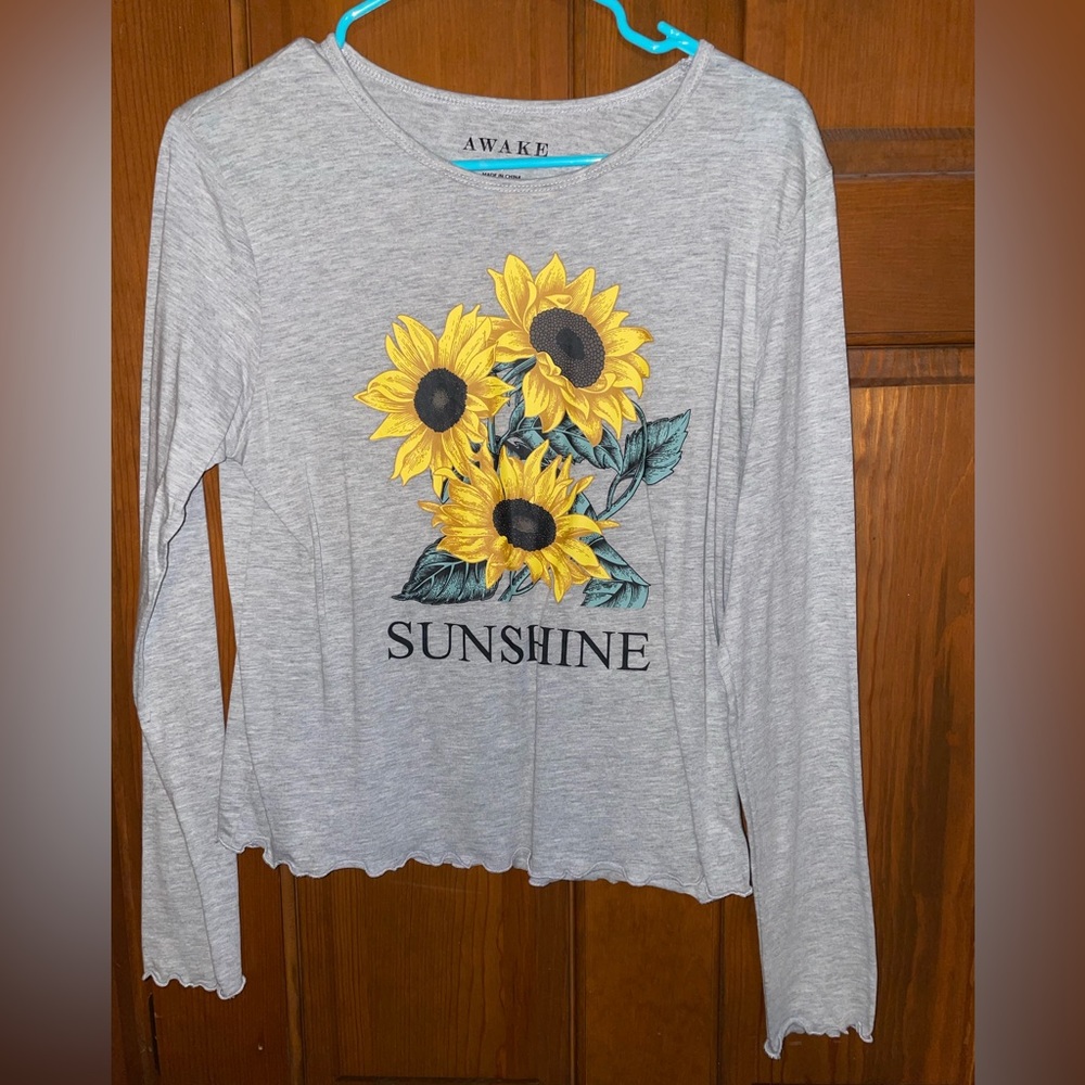 Sunflower mid-rise top. Size L. NWT